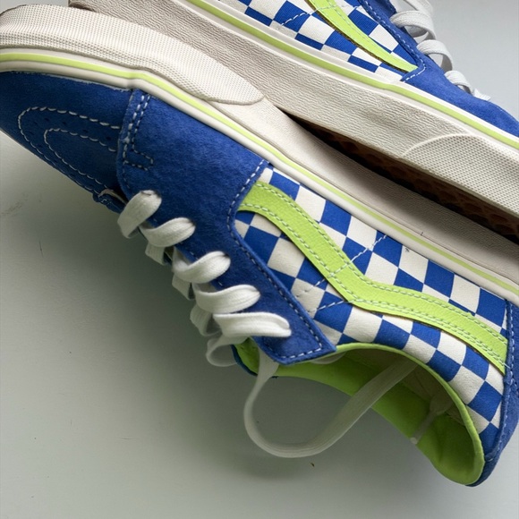 Trendy Vans Sneakers - Picture 7 of 14